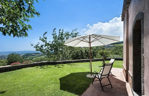 Giarre Cottage | Cosy house with rustic charm, big garden and sublime view on the Etna and sea