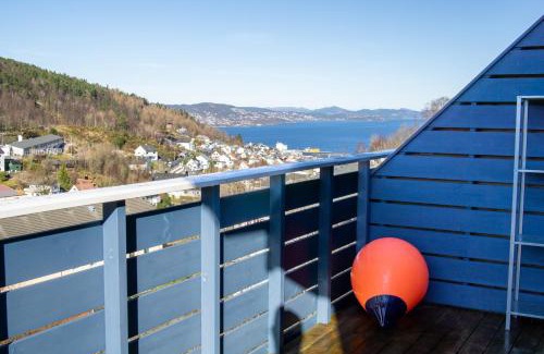 Laksevag House | Cosy house with sunny terrace, garden and fjord view