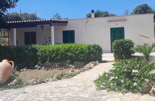 Marsala House | Cosy Mediterranean cottage in the countryside, only 4 kl from town center
