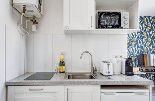 Montreuil Apartment | Cosy Studio at the Gates of Paris