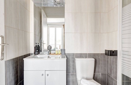 Montreuil Apartment | Cosy Studio at the Gates of Paris