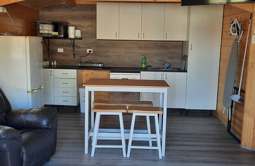 Maryborough Cabin | Cosy Studio Cabin at 94 Churchill Street, Maryborough QLD (Pet Friendly)