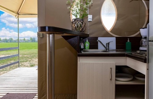 Genderen House | Cosy tent lodge in Genderen with garden