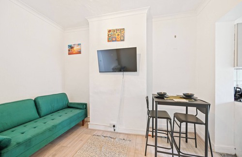 Tottenham Apartment | Cosy Tottenham Apartment Sleeps 4