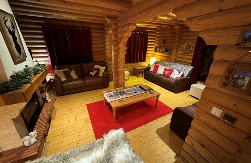 La Perriere Ski Chalet | Cosy traditional self-catered 7 bedroom log cabin chalet in Courchevel La Tania.