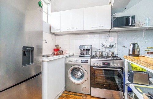 Rosebank Apartment | Cosy Victorian Style Full Apartment