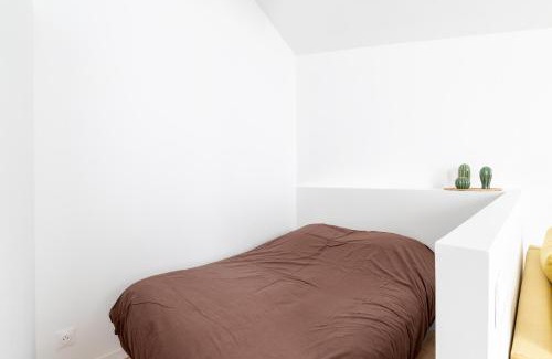 Pont Rousseau Apartment | CosyRez - Wifi, Central, Calme