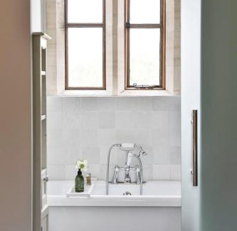 Cheltenham House | Cotswold Luxury Coach House - ideal for couples, w/EV charging