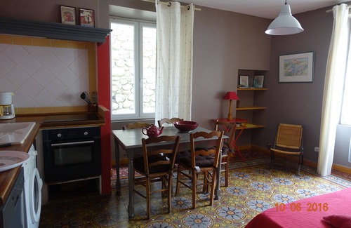 Vogue Cottage | cottage 200 meters from the beach in village of character