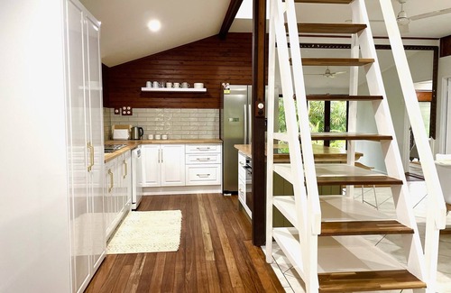 Yorkeys Knob House | Cottage at Holloways Beach, Cairns. Close to the city, airport and hospital.