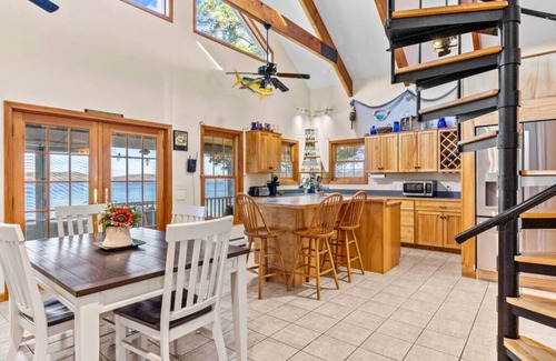 Colchester Cottage | Cottage · Beachfront Cottage on Lake Champlain, Colchester