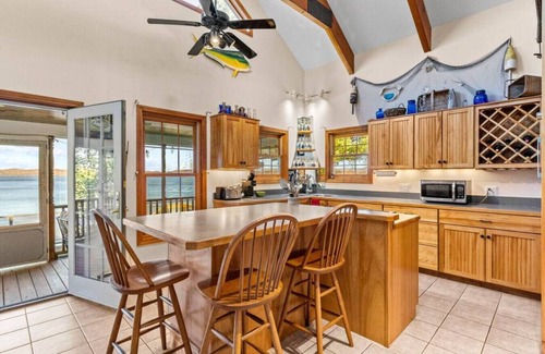 Colchester Cottage | Cottage · Beachfront Cottage on Lake Champlain, Colchester