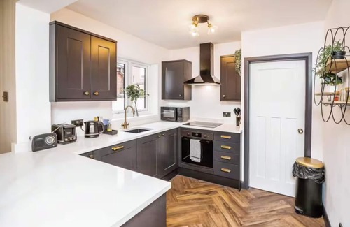 Chester Cottage | Cottage by Canal and Centre By Cheshire Escapes