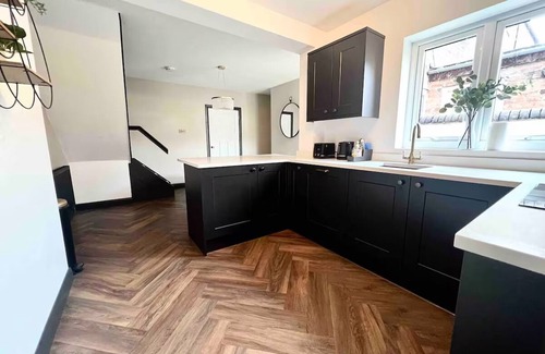 Chester Cottage | Cottage by Canal and Centre By Cheshire Escapes