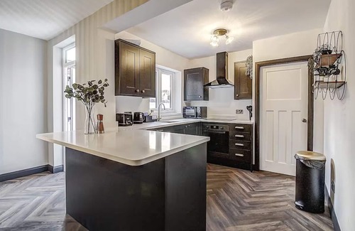 Chester Cottage | Cottage by Canal and Centre By Cheshire Escapes