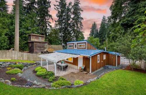 Freeland House | Cottage By The Bay by AvantStay 0.5mi to Beach
