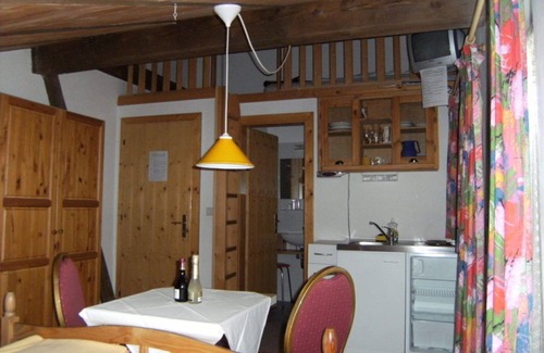 Eggen House | Cottage by the stream in Eggen