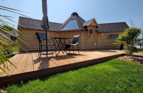 Avranches House | Cottage climatisé avec baignoire SPA 2 personnes