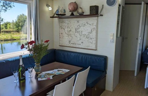 Saint-Usage Boat Rental | Cottage flottant jacuzzi privé en option gamme supérieure