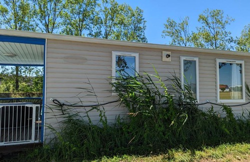 Saint-Usage Boat Rental | Cottage flottant jacuzzi privé en option gamme supérieure