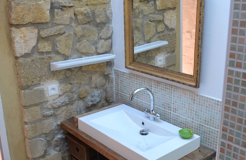 Chateauneuf-de-Bordette Other | cottage of charm with swimming pool in a Mas Provençal 4 *