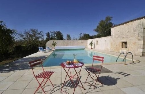 Montpellier de Medillan House | Cottage with pool in Charente Maritime 15 minutes from the beaches