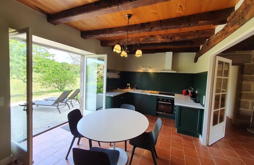 Saint-Bazile-de-Meyssac House | Cottage in the park of an 18th-century Manor. Magnificent view of the vineyards.