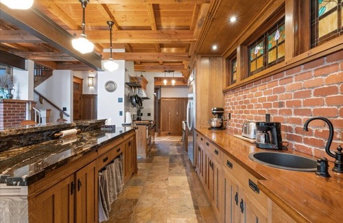 Cultus Lake Cottage | Cottage in Cultus Lake!