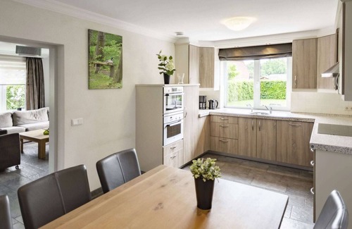 Plasmolen House | Cottage in Gelderland with Fenced Garden