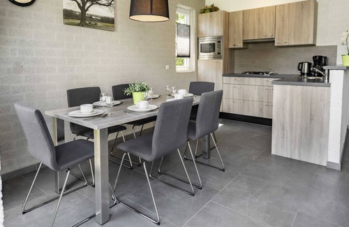 Plasmolen House | Cottage in Gelderland with Fenced Garden
