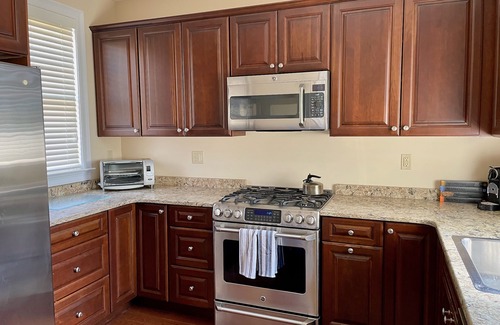 Yachting Village House | Cottage in Heart of Downtown Newport
