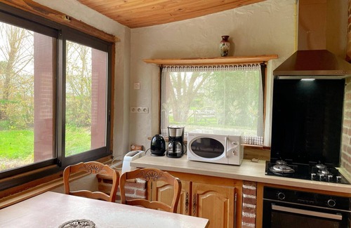 Neung-sur-Beuvron Cottage | Cottage in Sologne with enclosed garden, pets allowed, parking and internet