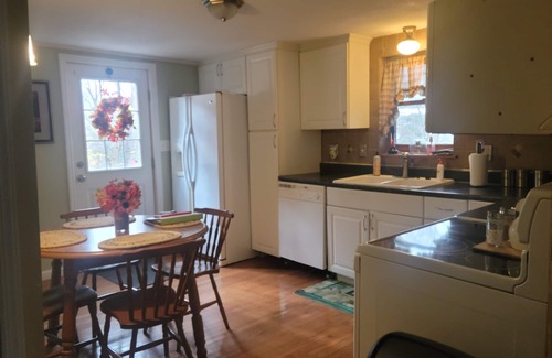 Carnegie Cottage | Cottage near Pittsburgh - Pet Friendly, No Pet/Cleaning Fees, Secluded & Quiet