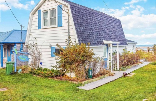 Harbourville Cottage | Cottage right on the beach, and part of an authentic fishing village