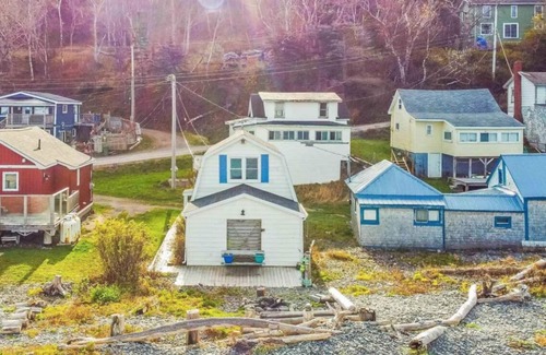 Harbourville Cottage | Cottage right on the beach, and part of an authentic fishing village