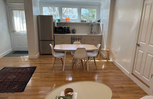 Concord Apartment | Cottage Suite "B" - Walk to Shops, Train, History
