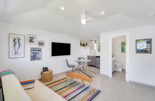 Hampton Bays House | Cottage Suite in Boutique Hotel, Heart of Hampton Bays, Waterfront.
