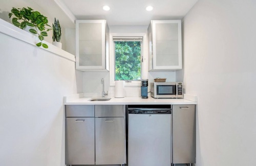 Hampton Bays House | Cottage Suite in Boutique Hotel, Heart of Hampton Bays, Waterfront.