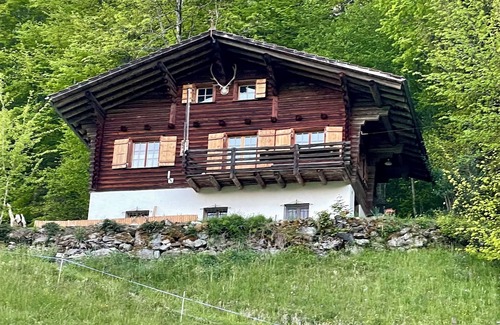 Brienz Ski Chalet | Cottage with a dream view of Lake Brienz for those seeking peace and quiet