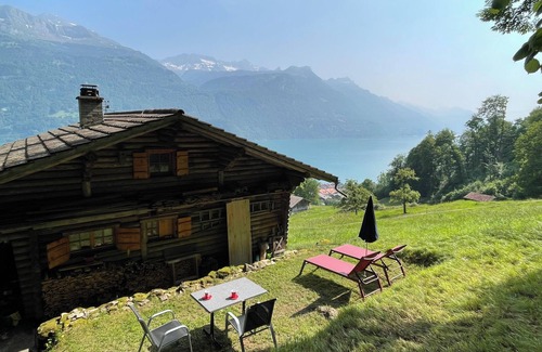 Brienz Ski Chalet | Cottage with a dream view of Lake Brienz for those seeking peace and quiet