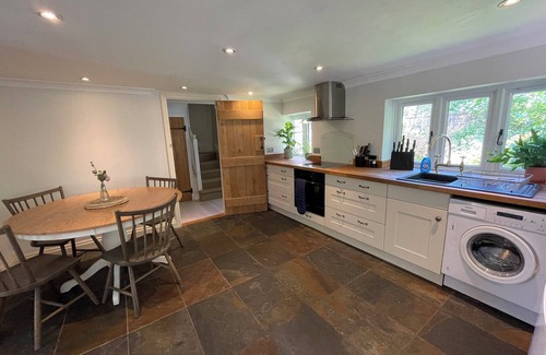 Henley Cottage | Cottage With Beautiful Garden, 7 Mins From Henley-on-thames