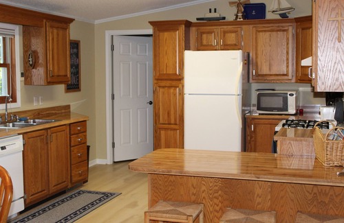 Central Lake Cottage | Cottage with deeded access to the beautiful Torch Lake