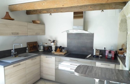 Vergeze House | cottage with heated pool and pool house in mas
