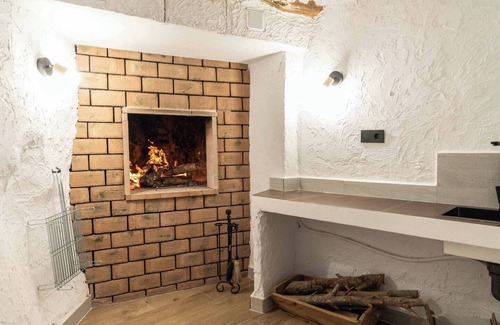 Lietor Cottage | Cottage with jacuzzi and fireplace, ideal for couples.