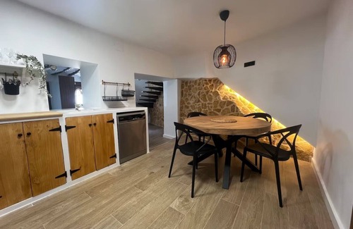 Lietor Cottage | Cottage with jacuzzi and fireplace, ideal for couples.