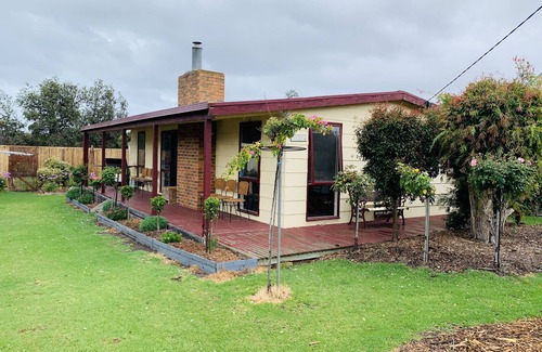 Woodside Beach Cottage | Cottage with spa and beach nearby