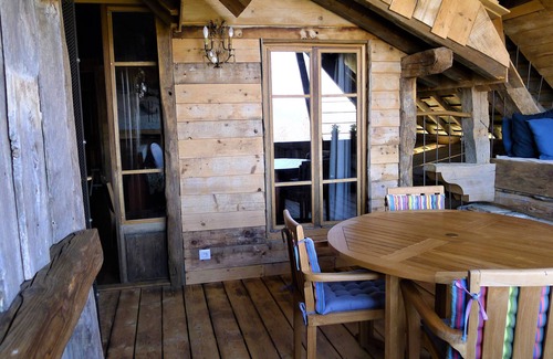 Trevignin House | Cottage with terrace 15 minutes from the lake in the countryside, in an old farmhouse