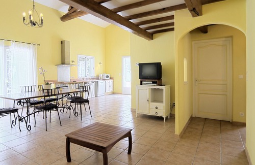 Aigaliers Cottage | Cottages in Provence. Spacious and quiet cottages equipped for disabled people.