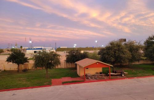 Cotulla Hotel | Cotulla Whitten Inn