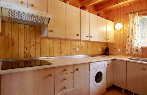 Villanueva del Arzobispo Cottage | Country House 'Casa De Madera El Vado' with Mountain Views and Air Conditioning
